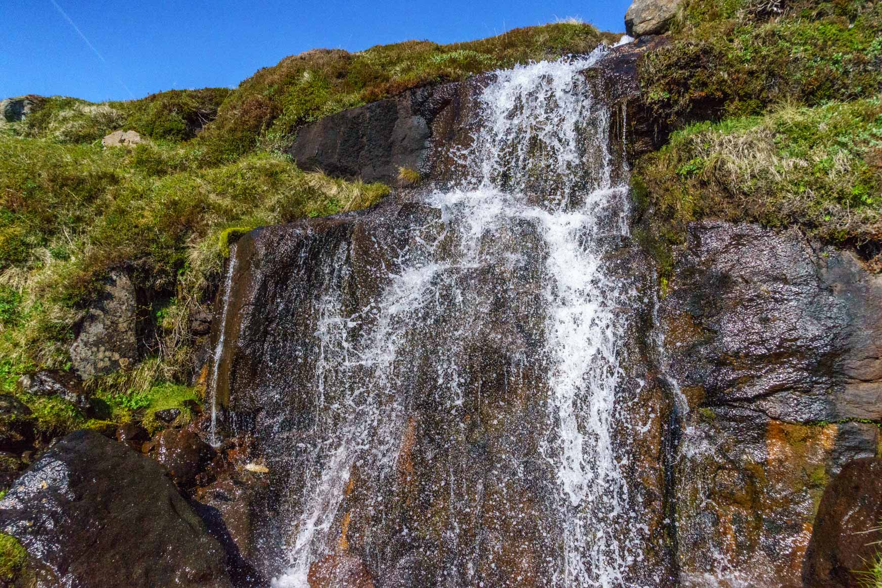Der erste von bestimmt gaaaanz vielen Wasserfällen