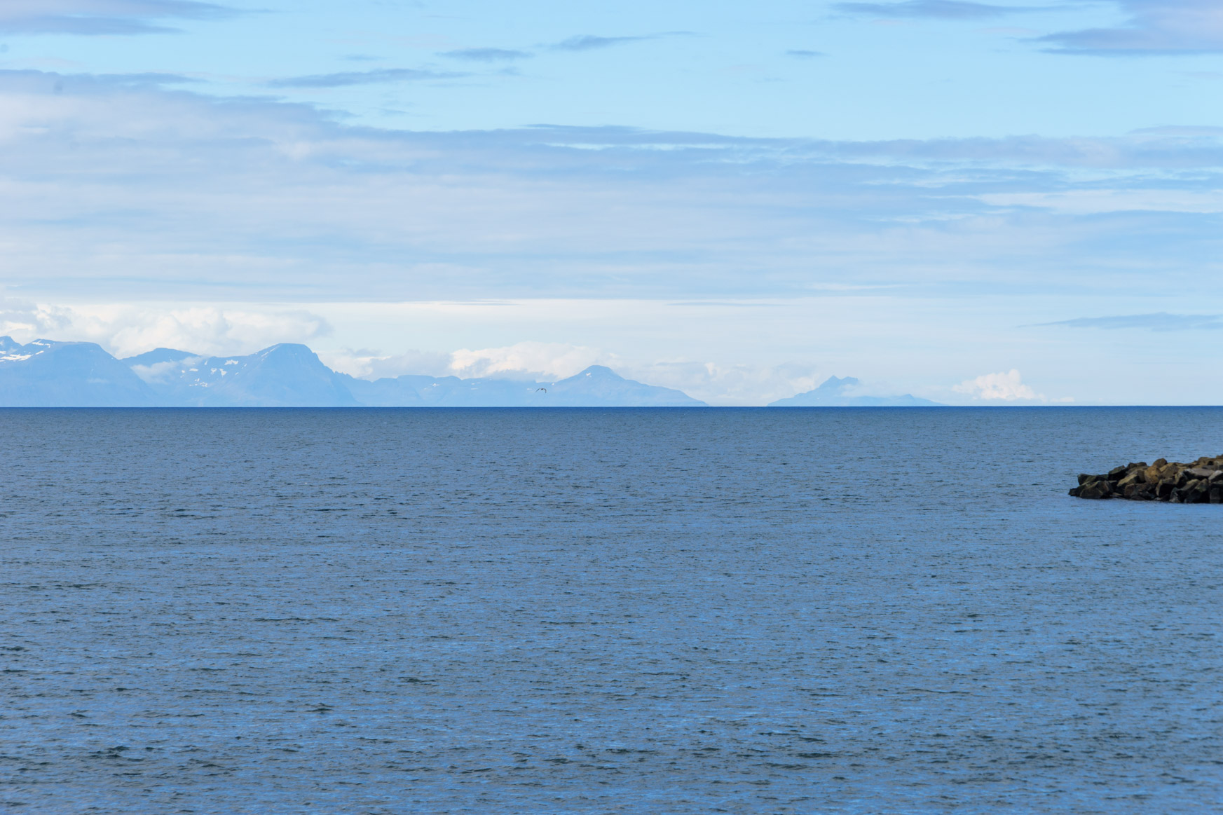Ganz am Horizont liegen die Westfjorde
