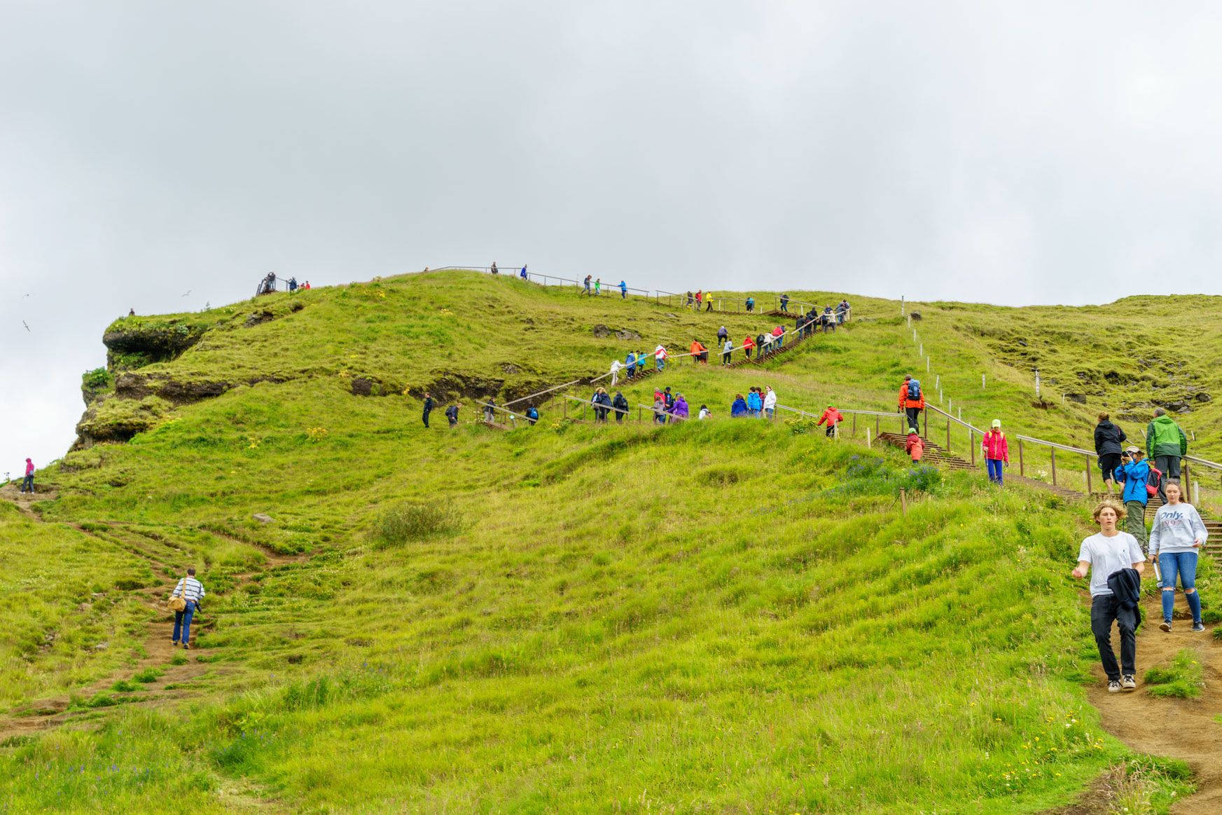 Viel Betrieb am Skogafoss