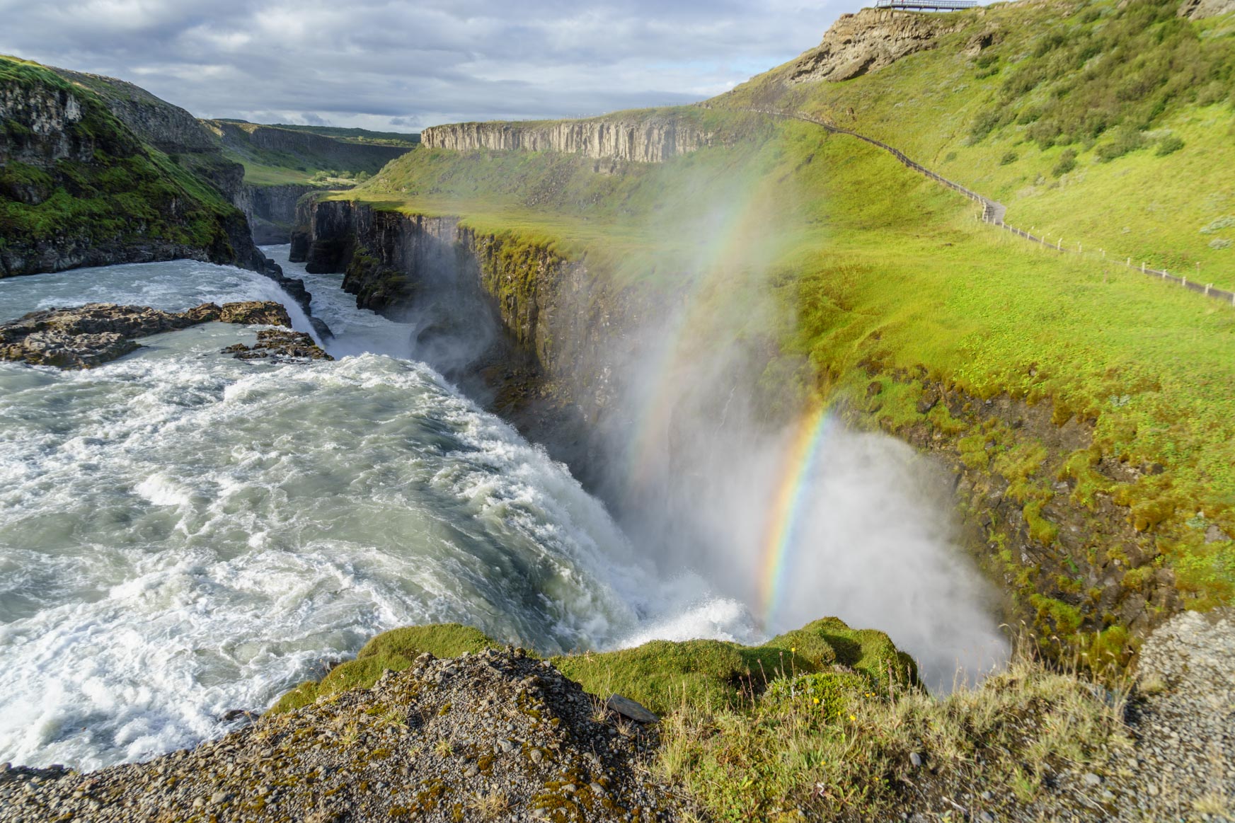 Canyon und Gulfoss mit Regenbögen